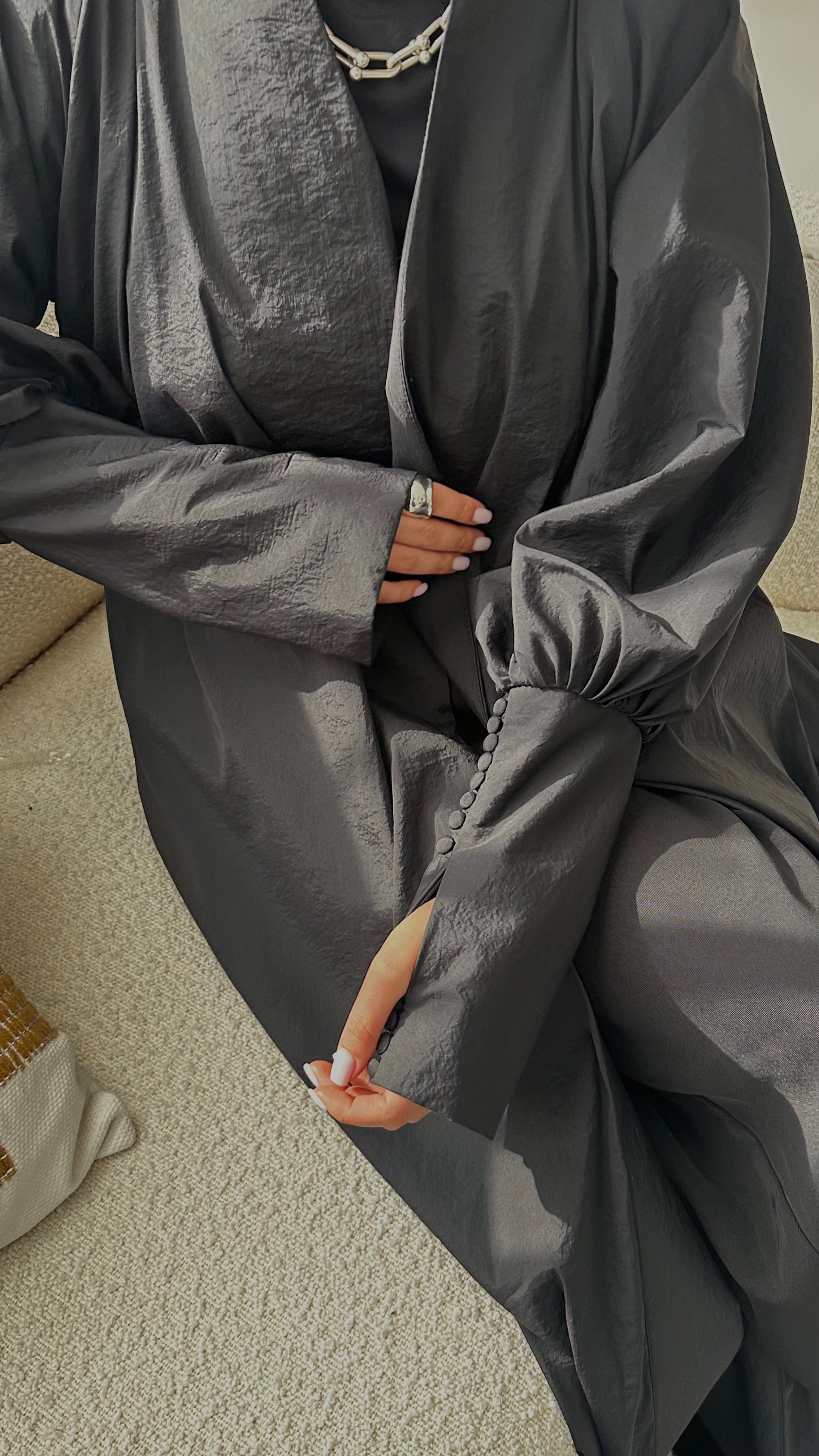 The UV Abaya Puff Sleeve in Black