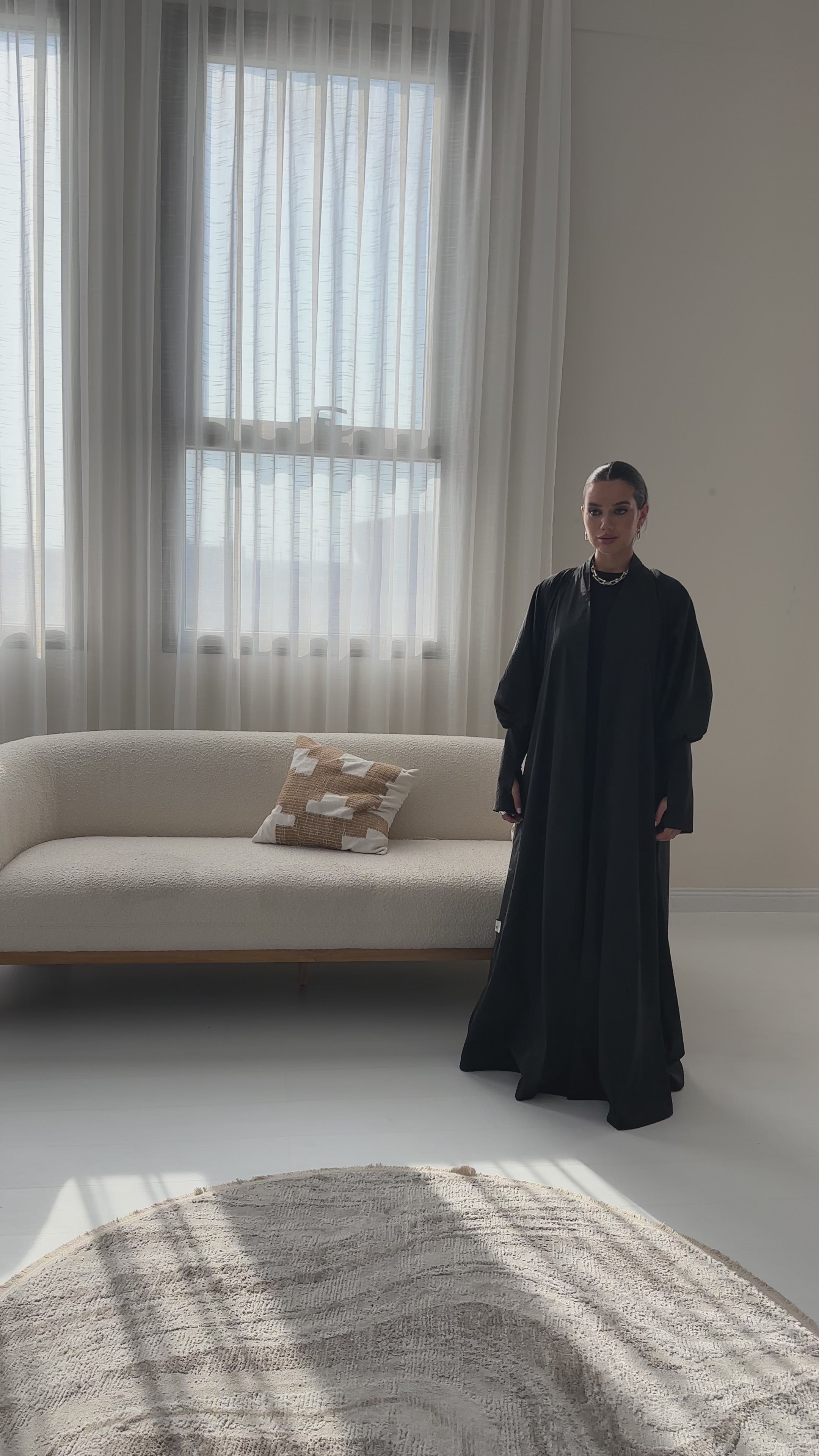 The UV Abaya Puff Sleeve in Black