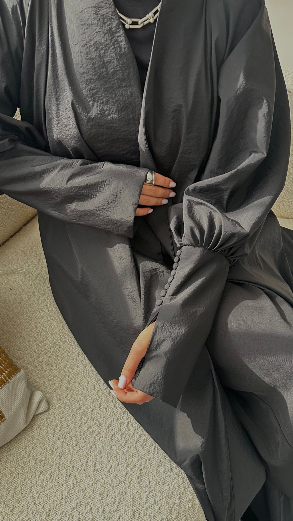 The UV Abaya Puff Sleeve in Black